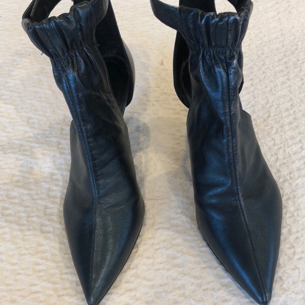 Gorgeous shimmery blue Zara leather heels